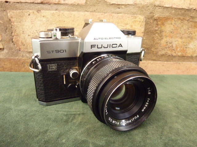 Eine schöne Fujica ST901 35-mm-Spiegelreflexkamera, Fujinon 1:1,8