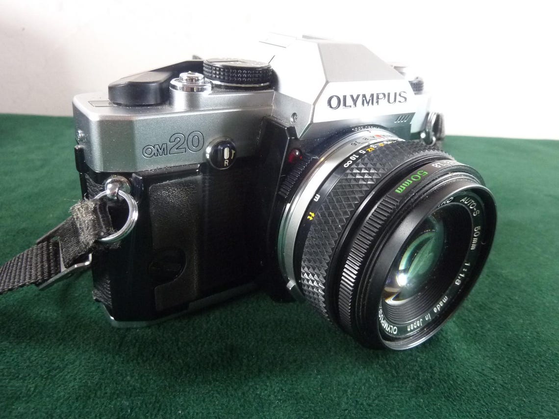 Vintage Olympus OM20 35mm Film Camera with Olympus OM-System Zuiko 50mm F1.8 SLR Film Camera, foto 3 di 5