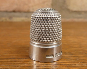 A nice Vintage Henry Griffith Thimble Hallmarked silver Birmingham 1927