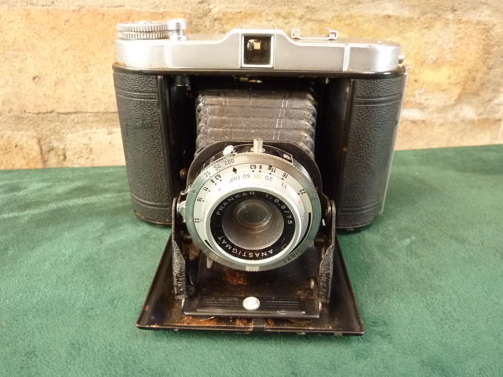 ヴィンテージのFranka Solida I折りたたみ式カメラ、ケース付き、1:6.3