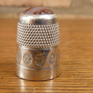 A nice Antique James Swann Thimble Hallmarked silver Birmingham 1902