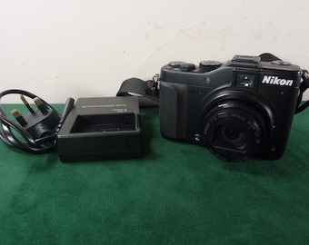 A Nice Nikon Coolpix P7000 Digital Camera 10.1 MP wide 7x zoom