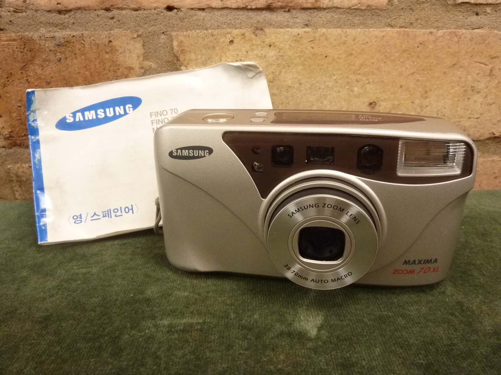 Nice Vintage Samsung Maxima Zoom 70 XL 35mm Camera 38-70mm Zoom