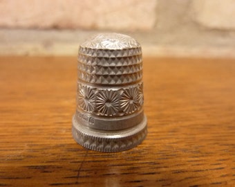 A nice Antique size 13 Henry Griffith Thimble Hallmarked silver Birmingham 1904