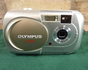 Olympus Camedia D-395 Digital Camera 3.2 MP 2.5X Digital Zoom With