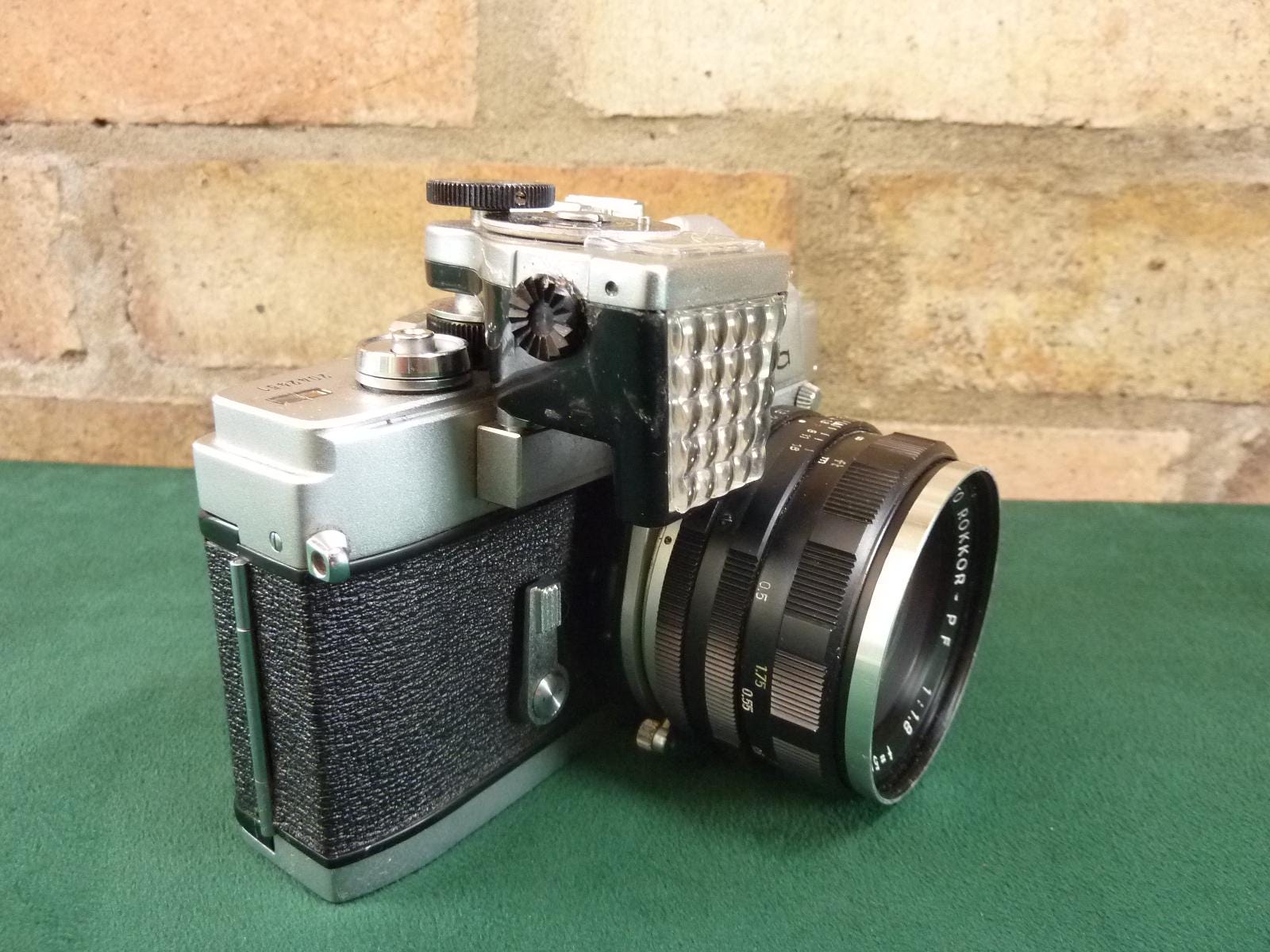 素敵なヴィンテージのミノルタ SR-1 35 MM カメラと Rokkor-PF 1:1.8