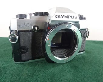 Cámara réflex Olympus OM20 de 35 mm, modelo vintage (solo el cuerpo).
