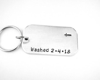Porte-clés de baptême pour adulte ou adolescent, porte-clés estampillé avec lavé et croix, personnalisé avec date