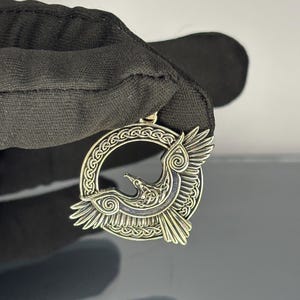 Handgemaakte sterlingzilveren raafhanger: Keltische knoop Noorse sieraden