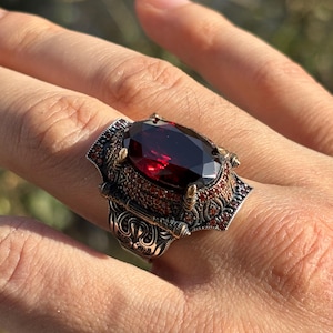 Anillo turco hecho a mano con piedra rubí en plata de ley 925 para hombre: diseño gótico.