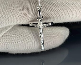 Colgante de crucifijo de plata de ley 925, collar con Jesús en la cruz, regalo de bautismo religioso para él o ella.