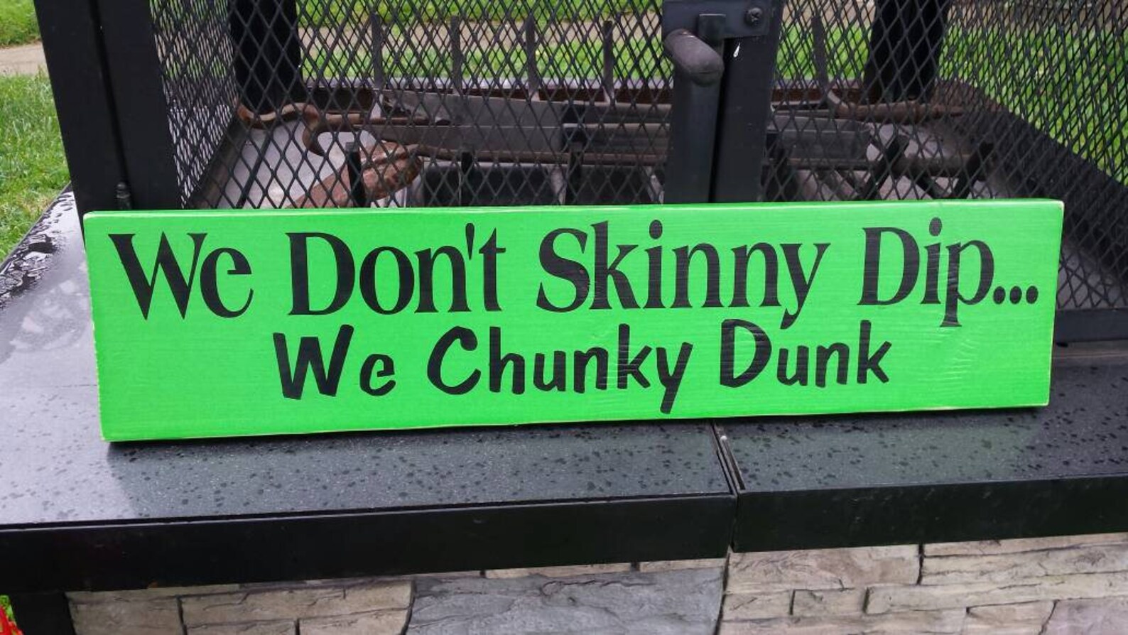 Targa In Metallo Vintage 20x30 Cm Con Scritta Umoristica 'We Don't Skinny Dip We Chunky Dunk' - 5