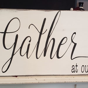 &quot;Versammeln Sie sich an unserem Tisch, &quot;&quot;Gather&quot;&quot;-Schild, Wandbehang, Primitiv, modernes Bauernhausdekor, Sammeln Sie Küchendekoration, Familienschild, Esszimmerdekor.&quot;