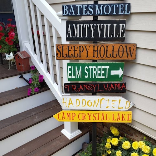 Halloween Directional Sign Porch Sign Distressed Pallet Wood Lawn Ornament Spooky Destination Yard Sign Haunted House Decor Salem Elm Street