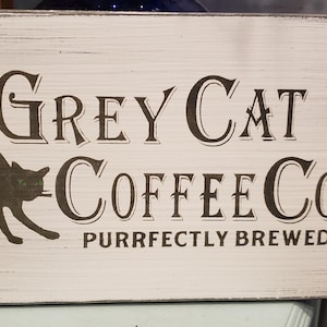 Grey Cat Coffee Company Holzschild Beunruhigt Rustikales Holz Bauernhausdekor Primitives Küchenschild Wandbehang Graue Katze Purrfectly Brauerei