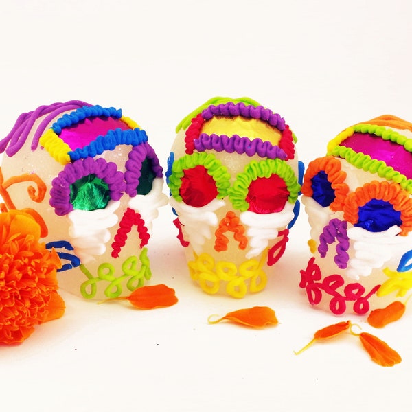 Calaveras de azúcar mexicanas artesanales para Día de Muertos tamaño pequeño