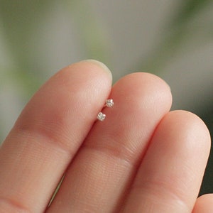 Super petite boucle d'oreille / clou de nez en microcristaux et diamants 1,2 mm 1,7 mm image 1