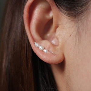 Dainty pearl ear climber image 1