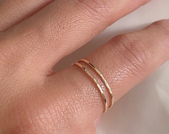 Sierlijke gehamerde dunne ring, minimale ring, stapelring