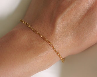 Simple chain gold bracelet