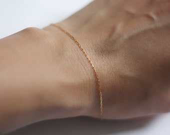 Fijne dunne sierlijke armband, gouden armband