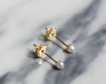 Tiny pearl earrings/ nose studs, sterling silver stud, pearl studs, tiny earrings, cartilage earring