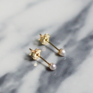Tiny pearl earrings/ nose studs, sterling silver stud, pearl studs, tiny earrings, cartilage earring