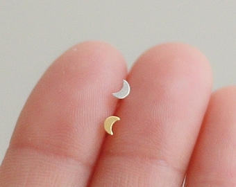 Teeny kleine maan oorbellen/maan neus studs