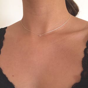 Superfijne sierlijke choker met klein rondje, sterling zilveren ketting afbeelding 2