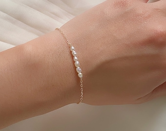 Dainty gold tiny pearl bracelet