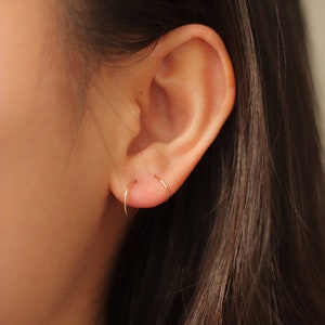Tiny thin hoop earrings, huggie earrings, gold filled dainty hoops, sleeper earrings zdjęcie 9