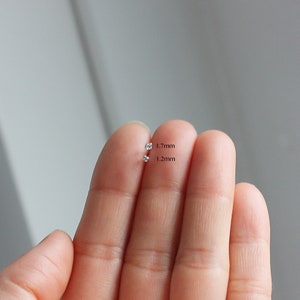 Super petite boucle d'oreille / clou de nez en microcristaux et diamants 1,2 mm 1,7 mm image 2