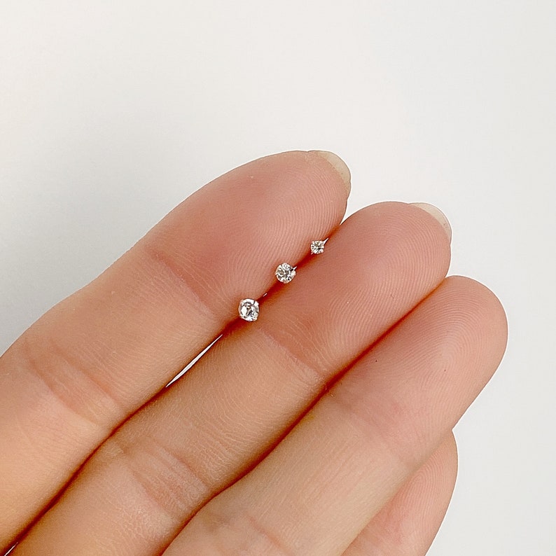Super small micro crystal diamond earring / nose stud 1,2 mm 1,7 mm afbeelding 4