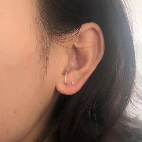 Boucles d'oreilles porte-jarretelles délicates, boucles d'oreilles minimalistes, boucles d'oreilles câlin