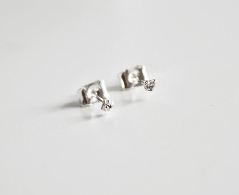 Super tiny crystal diamond earring / nose stud teeny tiny stud zdjęcie 6