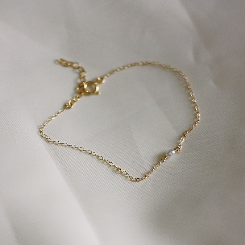 Dainty gold oval pearl bracelet image 3