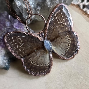 Koperen elektrogevormde vlinderketting - echte gaasvlindervleugels - maansteen- Witchy Whimsigoth Oddity sieraden