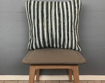 Grey striped sustainable cushion, 45 x 45 cm, modern decor, textile cushion 18 x 18 in, Scandinavian design, Indian handicraft, CH-KR-004