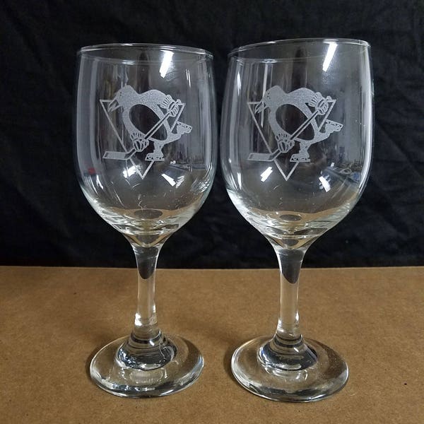 2 etched wine glasses, Pittsburgh Penguins