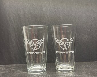 2 nice etched pint glasses, Corvette C5