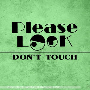以下が含まれることがあります： 緑色の背景に「Please Look Don't Touch」という文字が書かれた黒と白のビニールステッカーです。