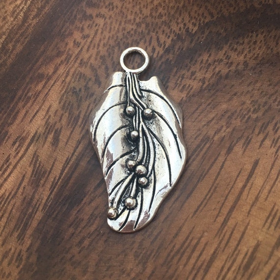 Antique Silver Pewter Flower Petal Pendant: Nature Jewelry (21x40mm)