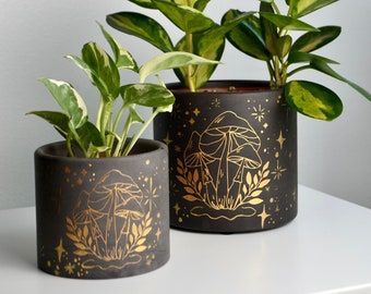 Handpainted handmade Gold sparkle Mushroom Planter Pot | concrete mushroom flower pot | Succulent planter