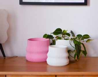 3D Printed Ribbed Planter Pot: Modern Home Decor with Drip Tray