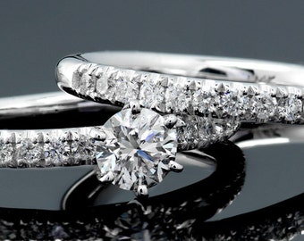 Diamond Engagement Ring Set in Solid 14k White Gold