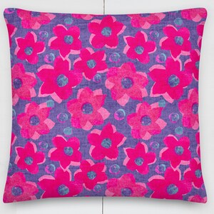 Pop Art Paper Flower Linen Pattern - Oreiller Premium avec fleurs roses et pois. Comprend un insert d’oreiller et une housse, en 2 tailles