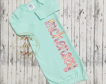 Vestido de bebé con monograma aplicado, conjunto personalizado para recién nacido