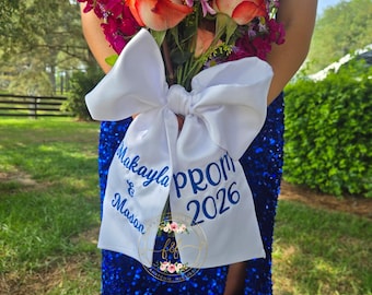 Bouquet de fleurs brodé pour proposition de bal de promo pour un bal de fin d'année