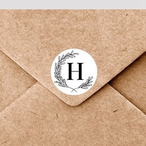 Sticker monogramme personnalisé Joint d'enveloppe personnalisé Étiquette de carte initiale Sticker laurier rond Sticker papeterie élégant Étiquettes monogramme