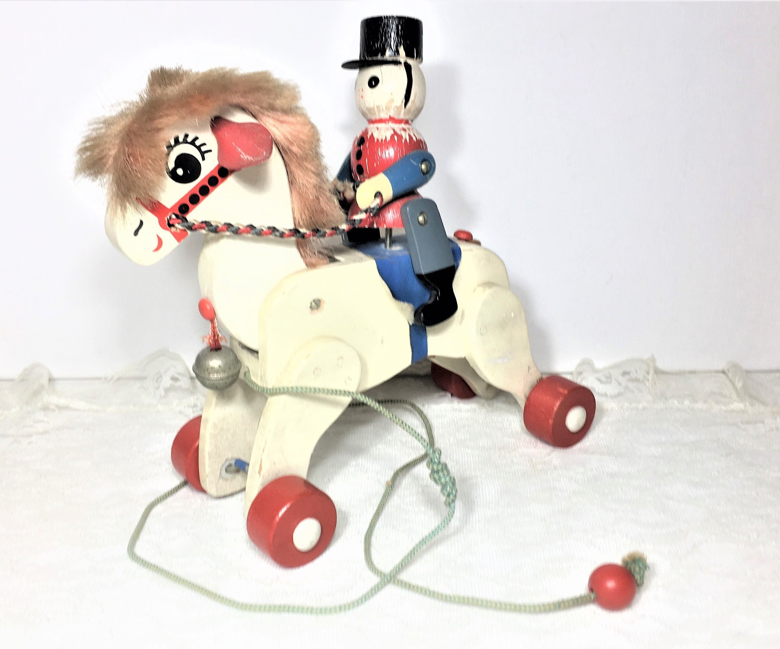 pull along horse toy